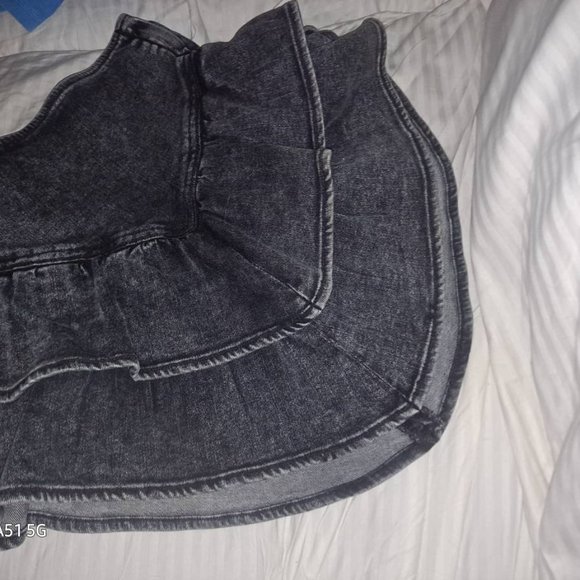 "The Ruffle mini skirt" - Picture 4 of 5